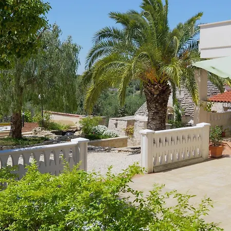 Dei Tigli - Trulli E Relax 别墅