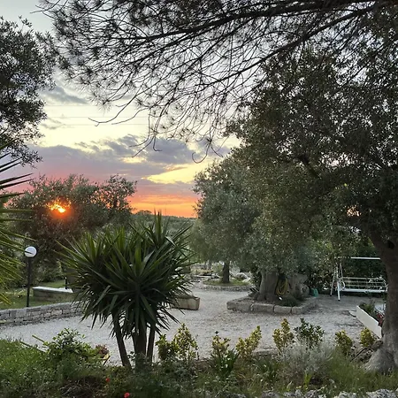 别墅 Dei Tigli - Trulli E Relax 卡斯特拉纳格罗泰