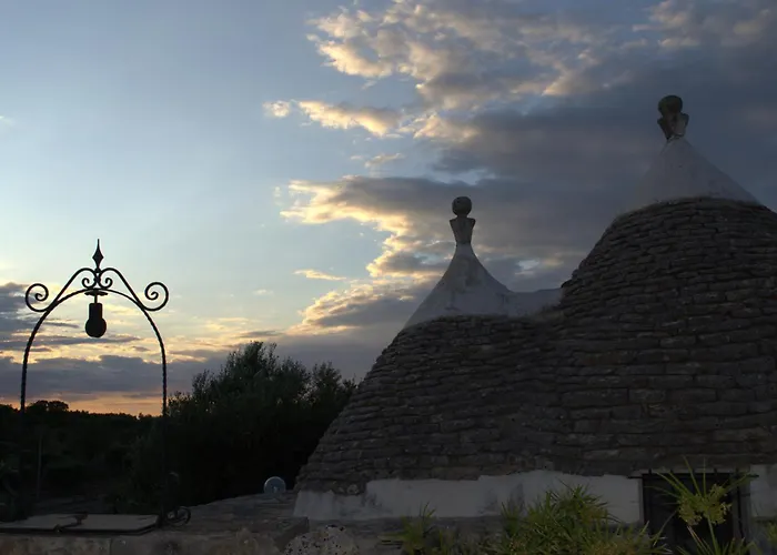Вилла Dei Tigli - Trulli E Relax Кастеллана-Гротте